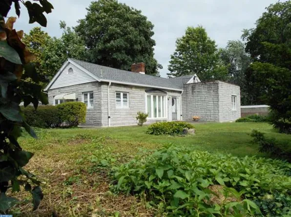 7827 Walker St, Philadelphia, PA 19136