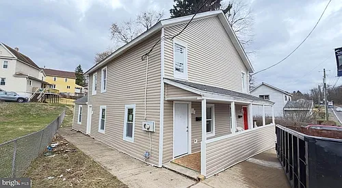 619 W State St Photo 1