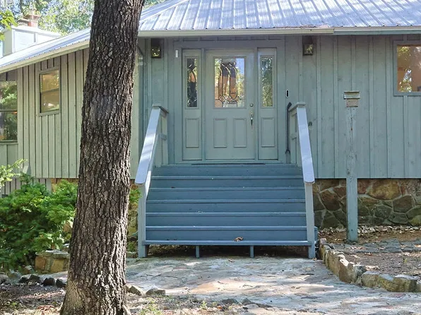 321 Hummingbird Ln, Eureka Springs, AR 72632
