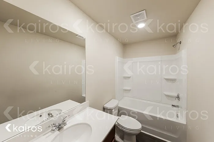 1123 Freedom Pkwy — Photo 13