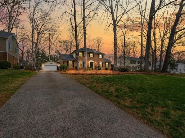 1008 Canonero Dr, Greensboro, NC 27410