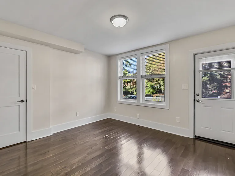 1100 Holbrook Ter NE #2 — Photo 11