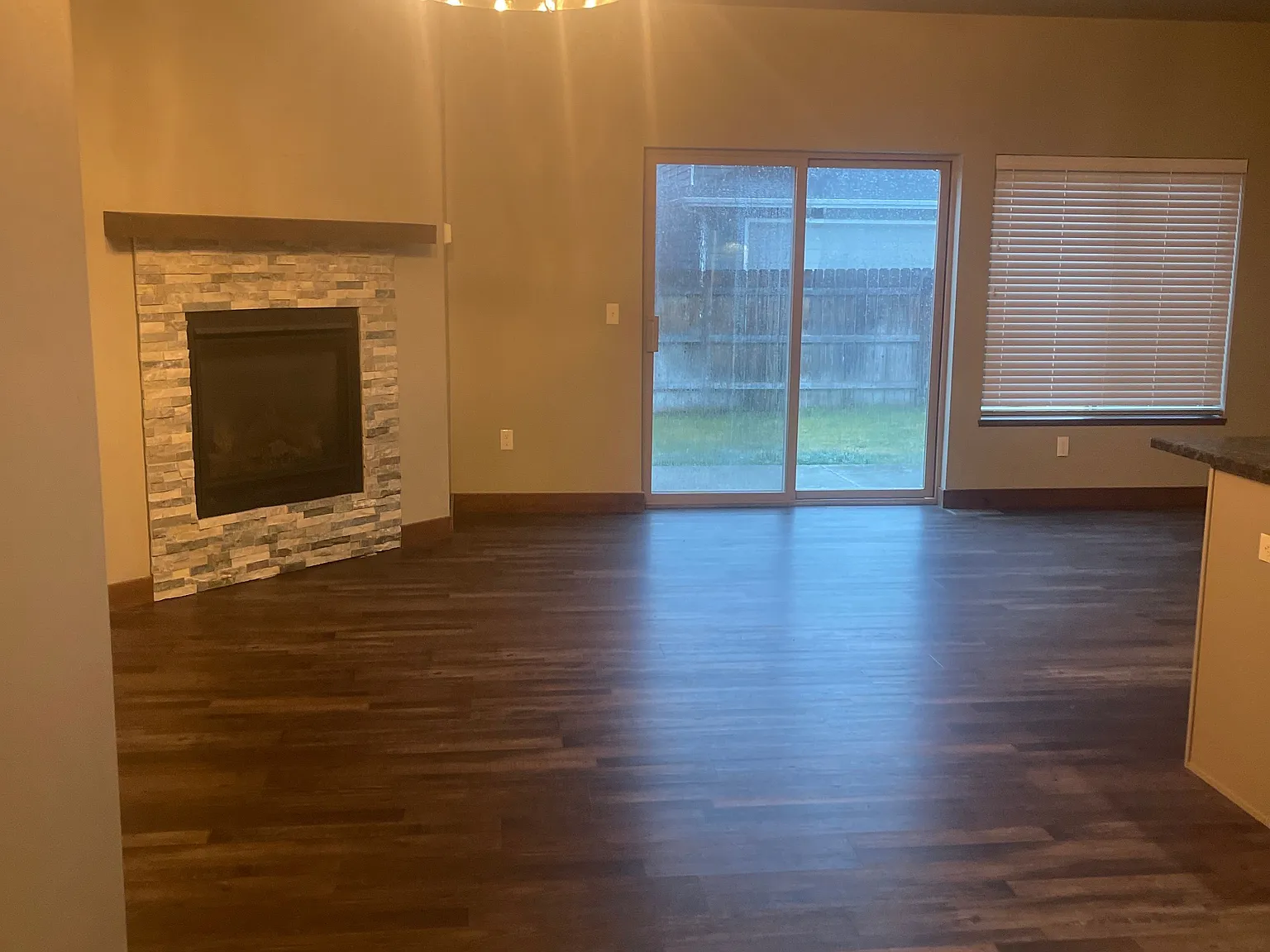3 bed, 2.5 bath, 1852 sqft, $2,300 — Photo 4