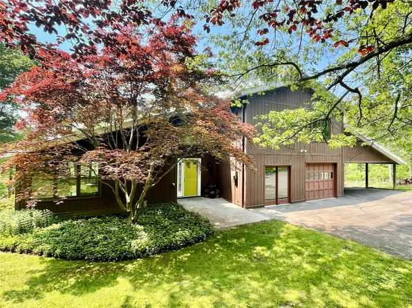 1989 N Cafferty Hill Rd, Endicott, NY 13760