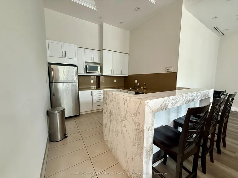 2396 Major Mackenzie Dr #418 — Photo 32