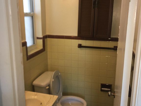 4th image of 646 Carnation Dr
