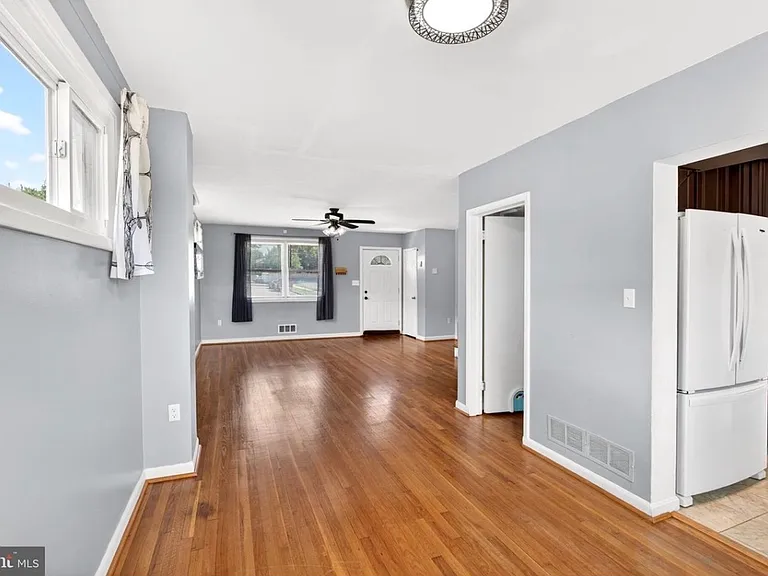 2225 Ellen Ave — Photo 5
