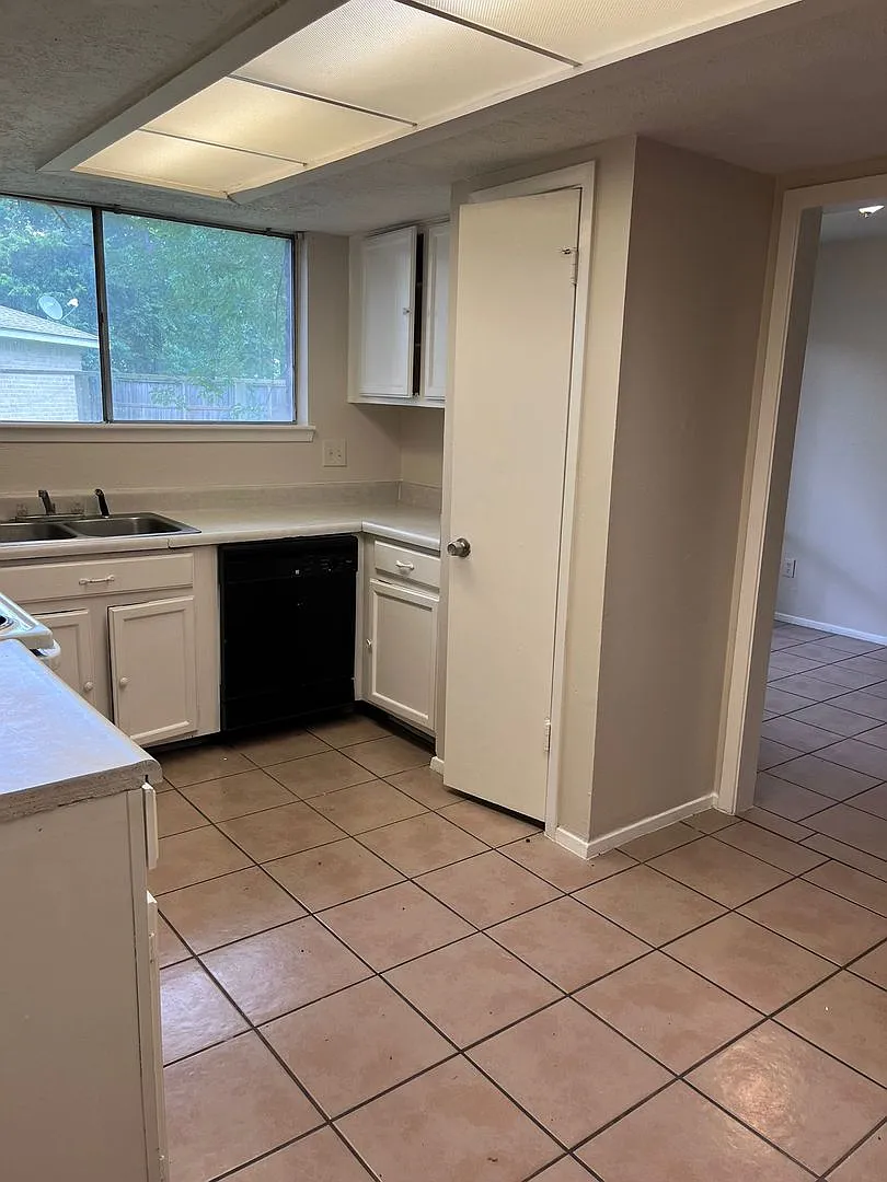 2103 Musket Groves St — Photo 2