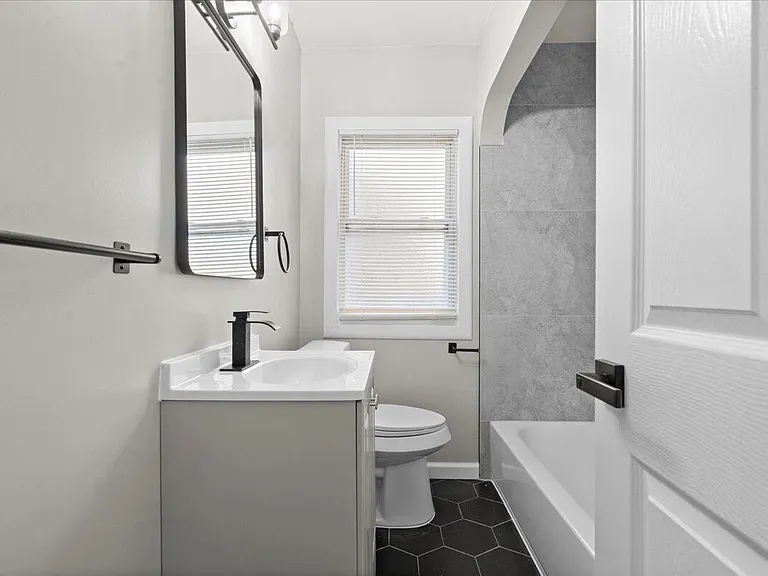 10042 Grayton St — Photo 11