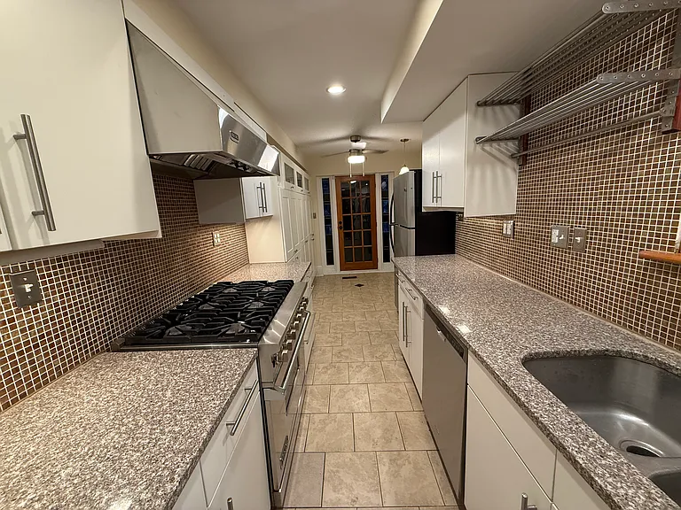 126 E Montgomery St — Photo 10