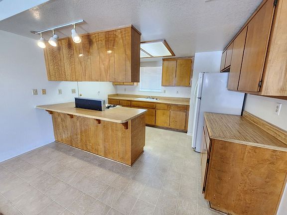 2nd image of 73566 Buena Vista Dr #B