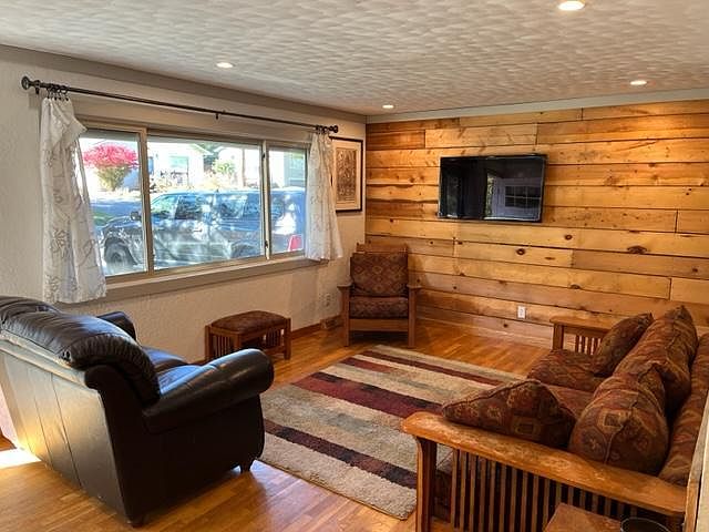 1st image of 2328 Valley Dr