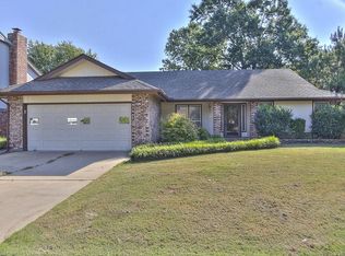 905 S Poplar Ave, Broken Arrow, OK 74012