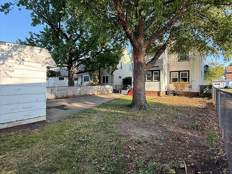 8018 Theota Ave — Photo 46