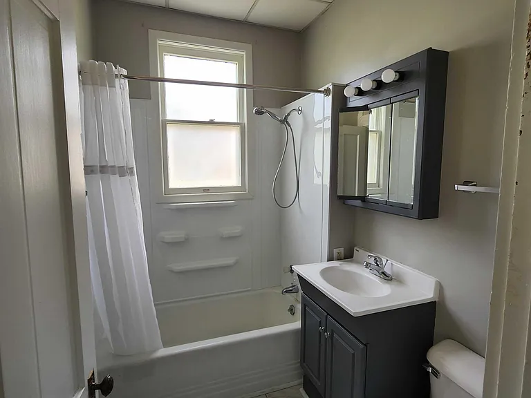1107 Avenue F — Photo 2