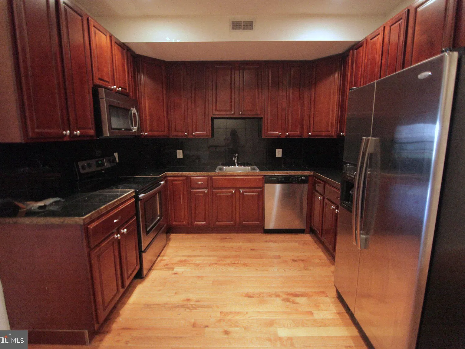 6 bed, 4.0 bath, 2283 sqft, $3,750 — Photo 1