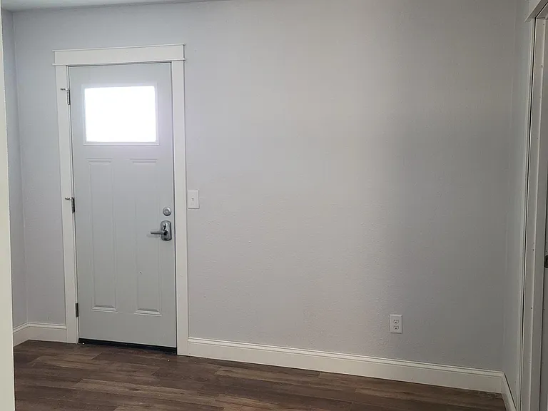 205 Oskaloosa St #203 — Photo 8