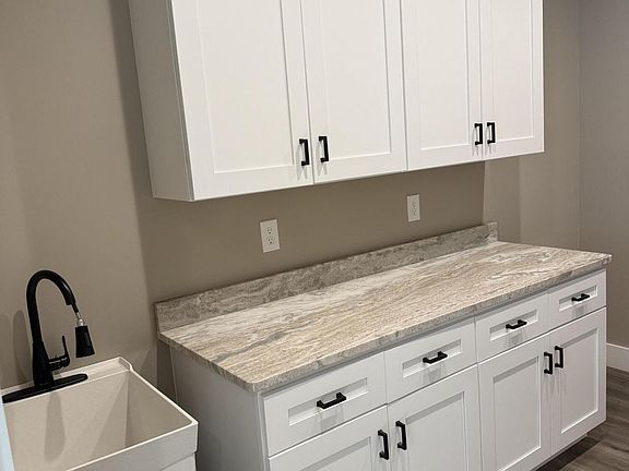 4th image of 642 Johnson Estate Ln