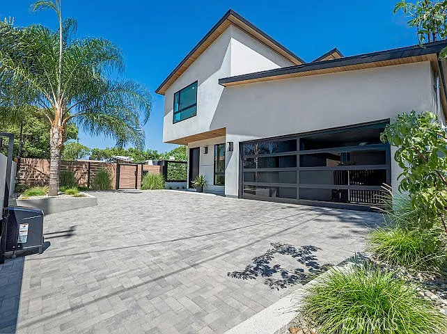 2 bed, 1200 sqft, $4,000 — Photo 3