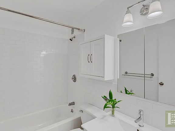 5th image of 521 W 47th St APT 3C