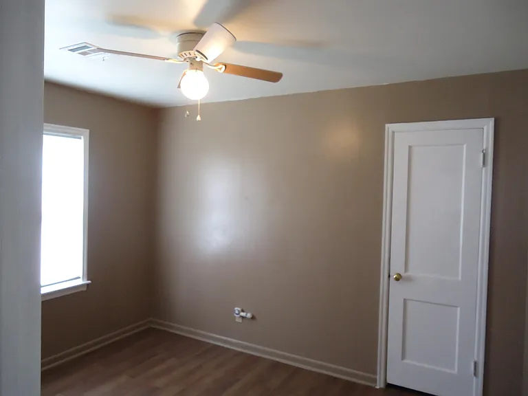 5692 N Lewis Ave — Photo 11