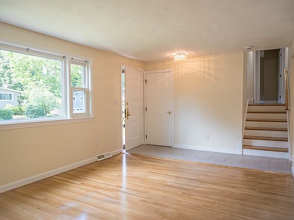 2nd image of 21 Debra Ln
