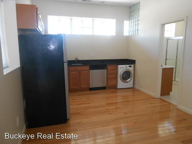1st image of 194 E Lane Ave #4248289
