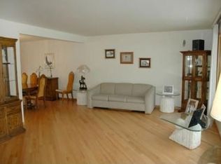 312 S Meier Rd, Mount Prospect, IL 60056