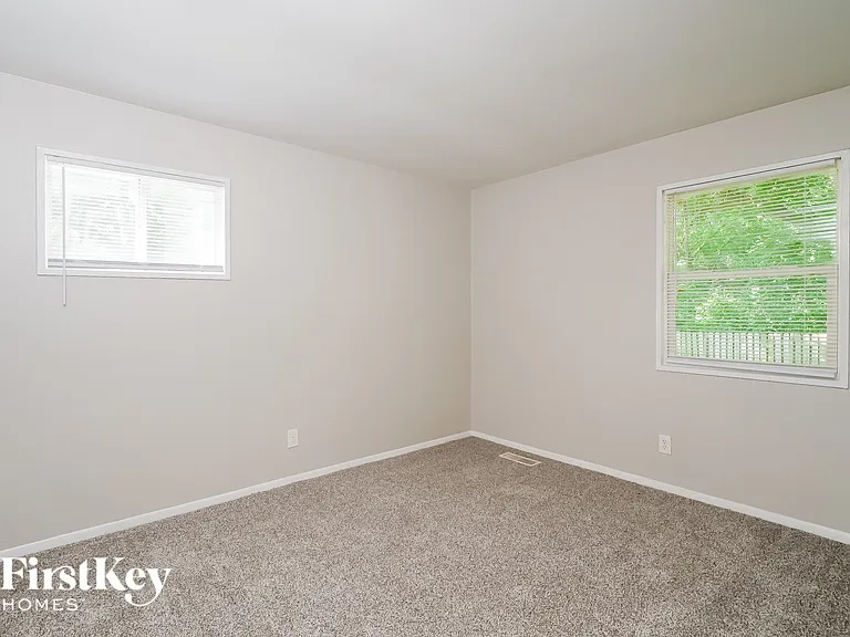 4315 Standish Dr — Photo 12