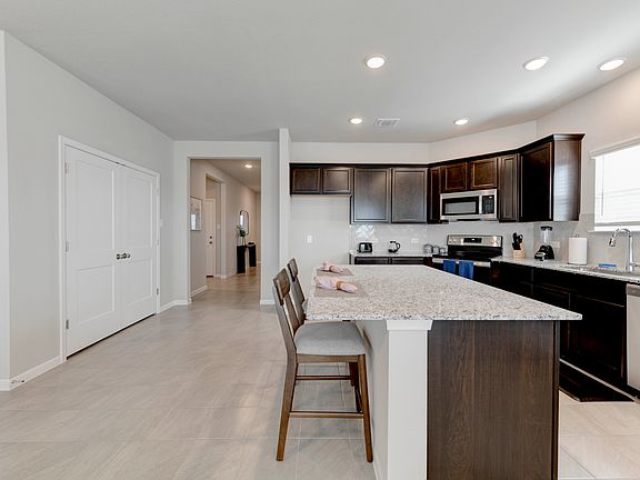 5th image of 2620 Valdez Dr