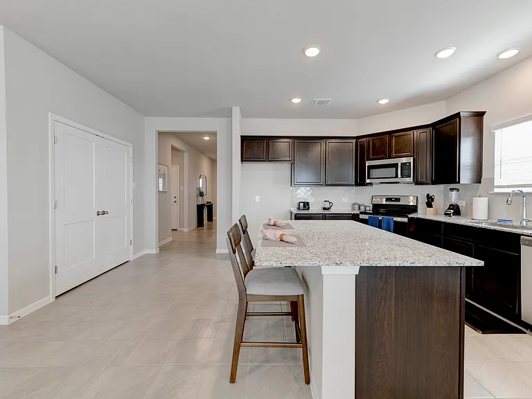 2620 Valdez Dr — Photo 5