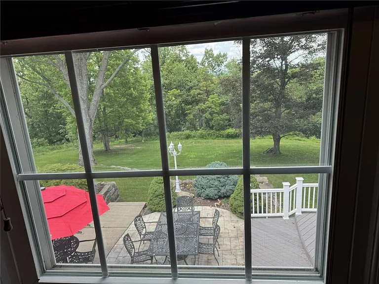 29 College Dr — Photo 32