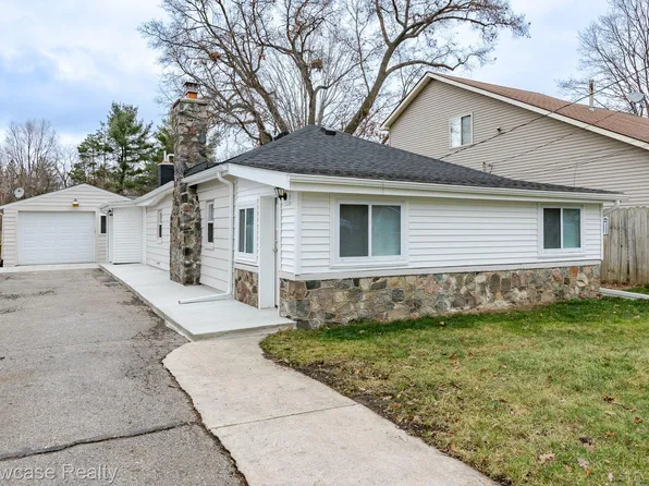 6350 Elmwood Dr, Waterford, MI 48329