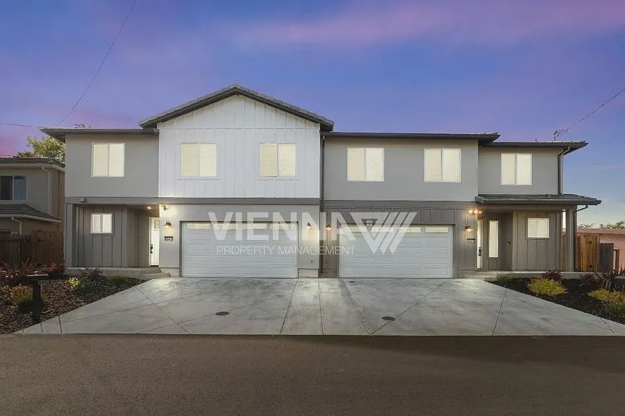 5843 Del Campo Ln