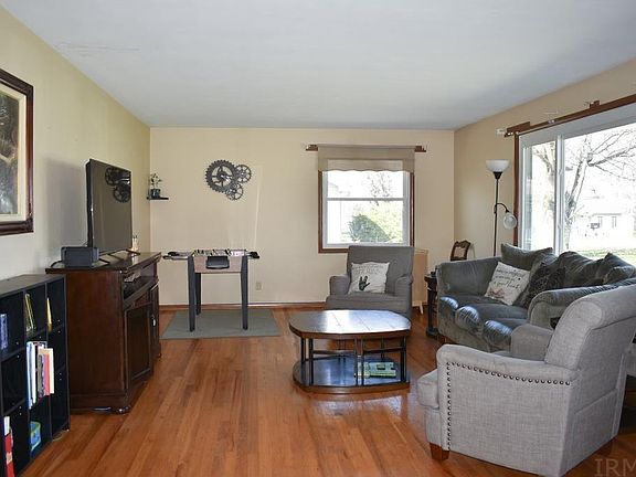 5th image of 841 N Clarkdale Dr