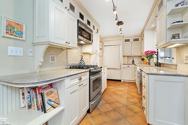 Sold by Brown Harris Stevens | media 23