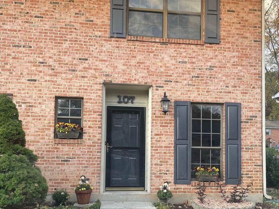 1st image of 107 Ladbrook Ln #107
