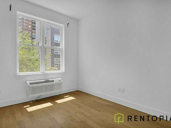 5th image of 36A Meserole St #2C
