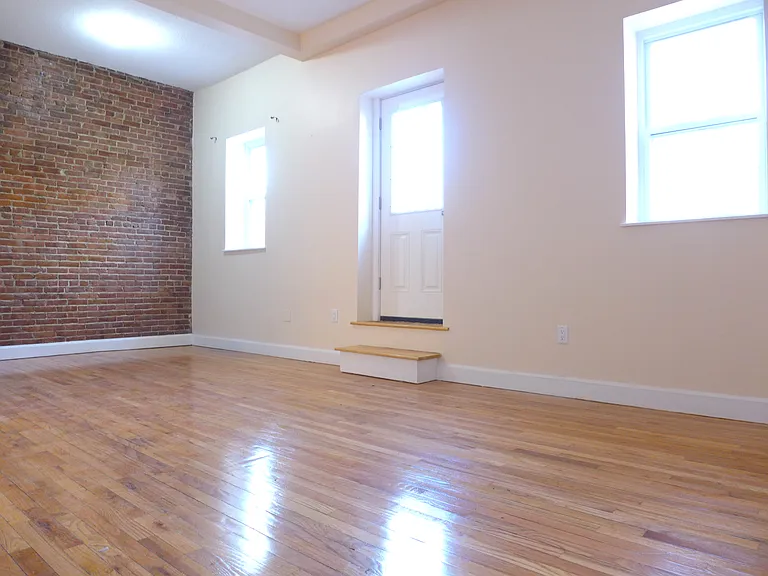 672 Massachusetts Ave — Photo 4
