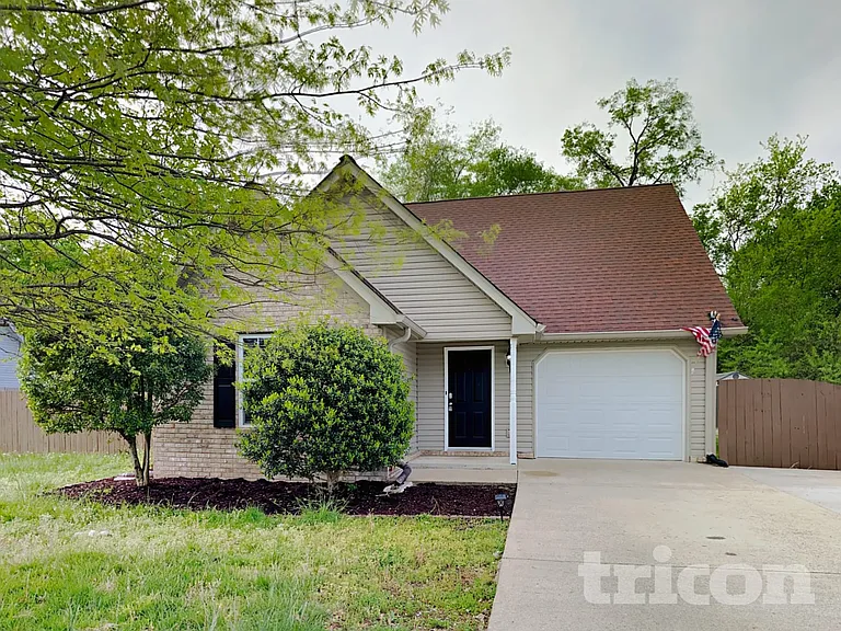 141 Sara Cir — Photo 1