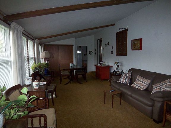 4th image of 106 Connecticut Ave