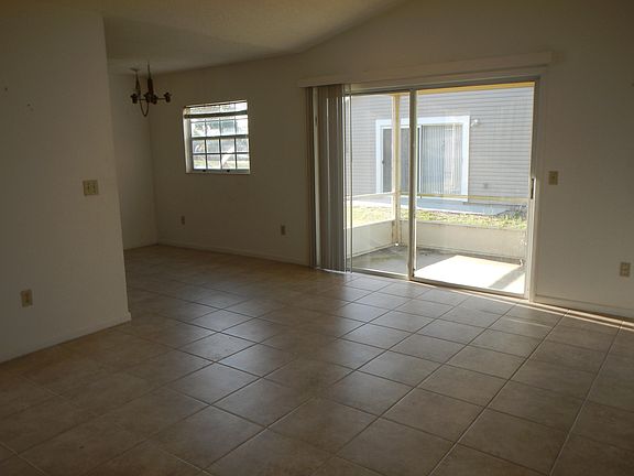 3rd image of 40 Coral Reef Ct N