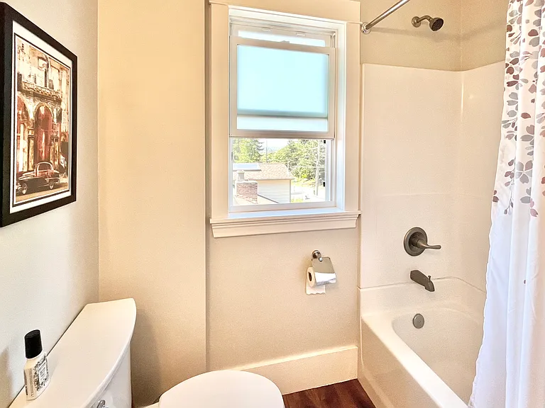 2415 S Graham St — Photo 17