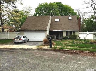 1694 Claas Ave, Holbrook, NY 11741
