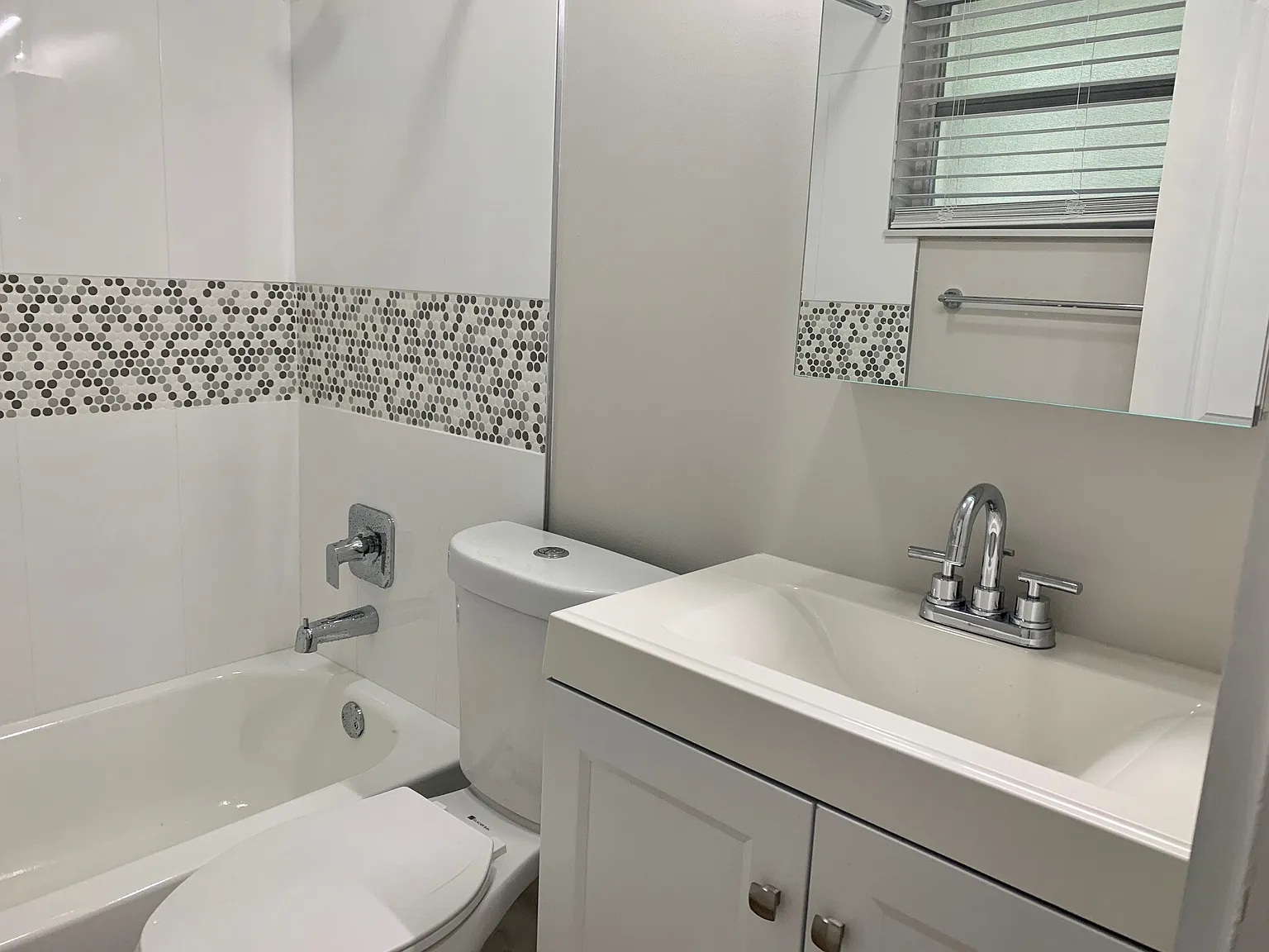 1921 Ne 51st St - Blue Ribb Prop — Photo 4