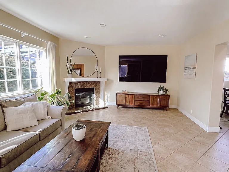 3346 Mount Acadia Blvd — Photo 3