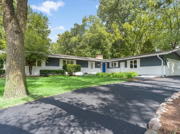 52 Lincolnshire Dr, Lincolnshire, IL 60069