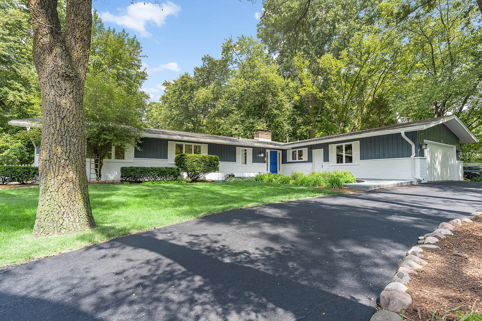 52 Lincolnshire Dr photo 1