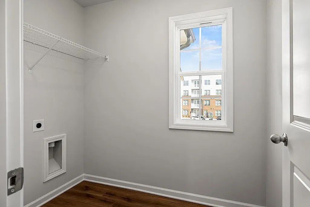 4 bed, 2110 sqft, $3,190 — Photo 4