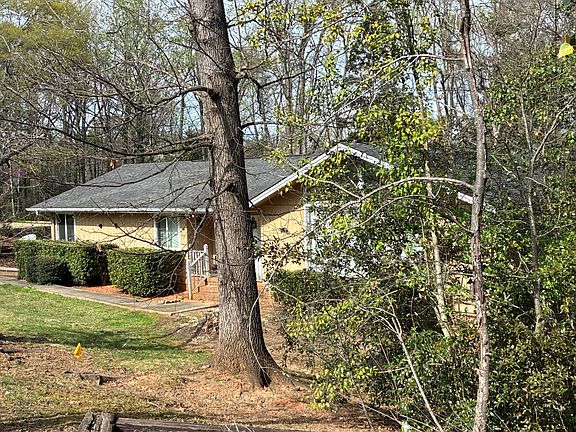 2nd image of 10 Hampton Ct